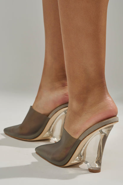 AKIRA GOLD SANCTUS GREY PVC PUMP
